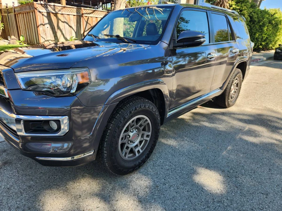 2017 Toyota 4Runner 5th Gen - Image 3 of 10