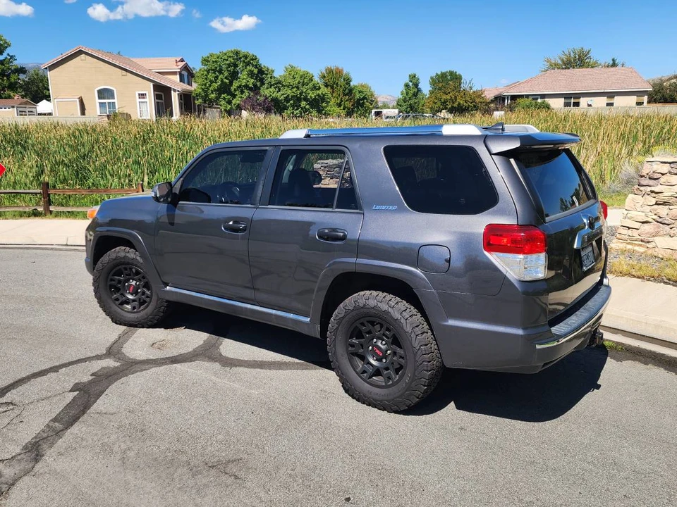 2010 Toyota 4Runner 5th Gen - Image 3 of 23