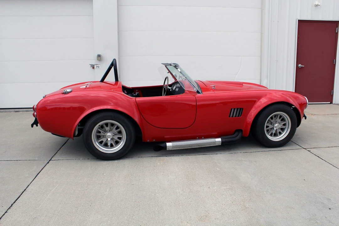 Shelby Cobra Replica - Image 8 of 31