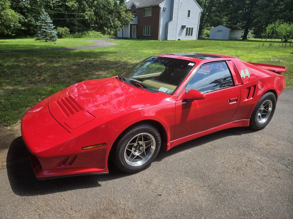 1987 Pontiac Fiero - Image 3 of 31