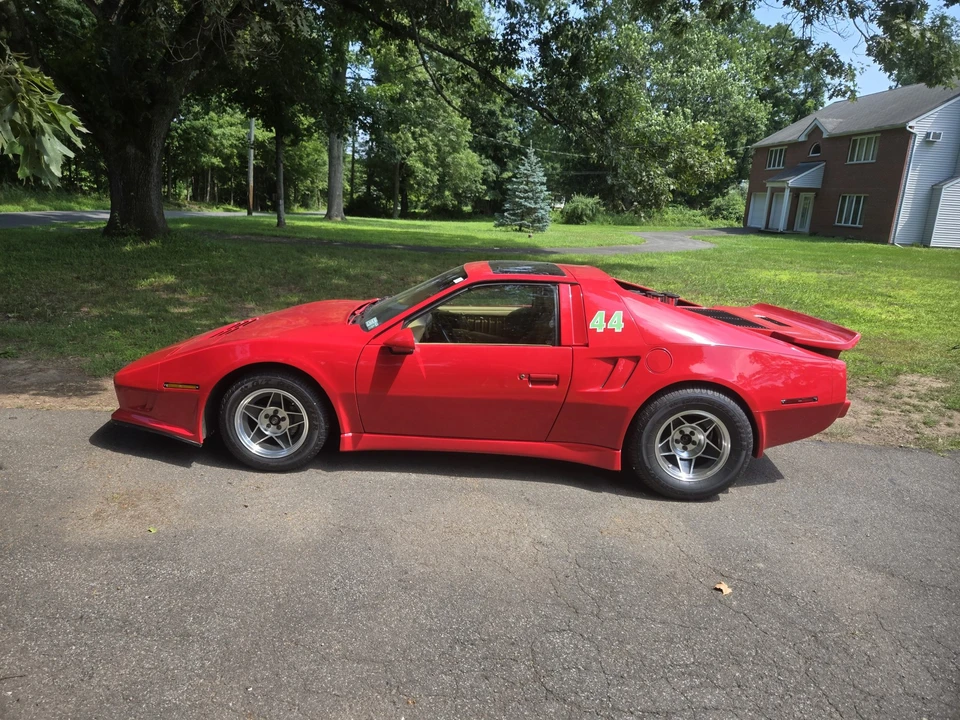 1987 Pontiac Fiero - Image 4 of 31