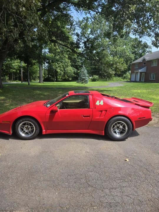 1987 Pontiac Fiero - Image 17 of 31