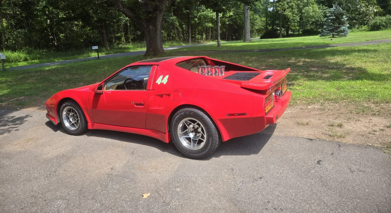 1987 Pontiac Fiero - Image 7 of 31