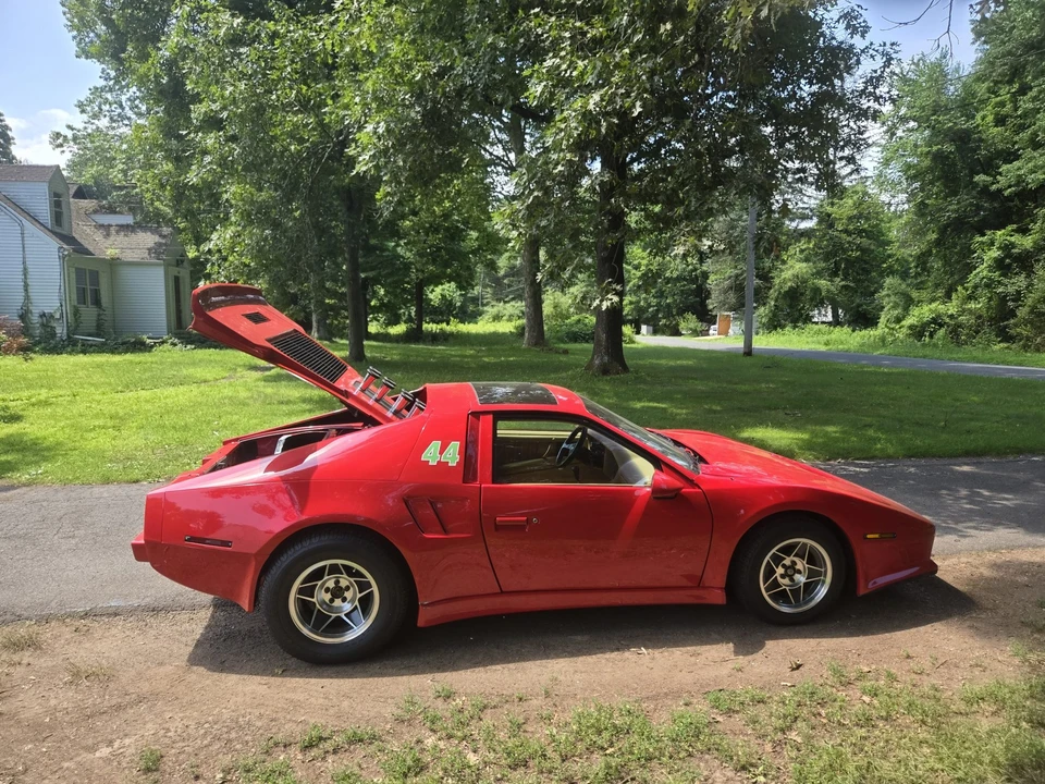 1987 Pontiac Fiero - Image 26 of 31