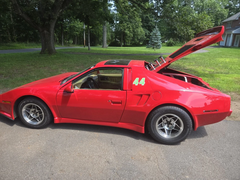 1987 Pontiac Fiero - Image 27 of 31