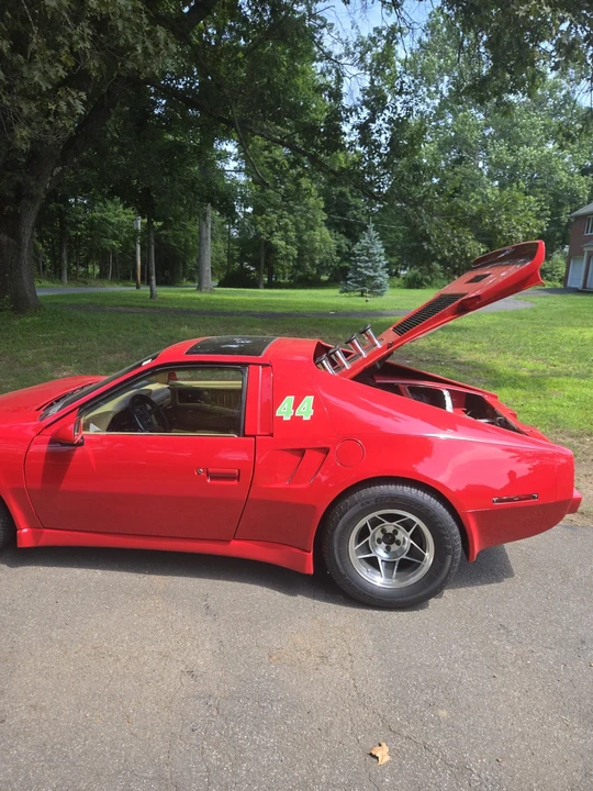 1987 Pontiac Fiero - Image 28 of 31