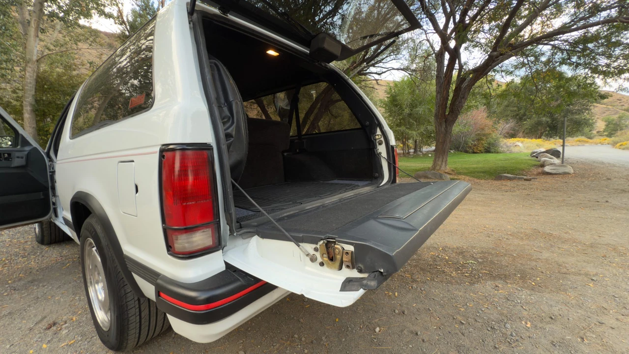 1993 GMC S-15 Jimmy 2nd Gen - Image 13 of 31