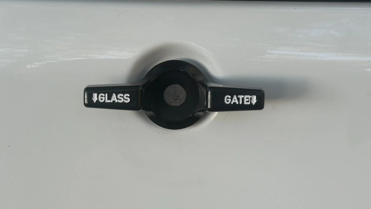 1993 GMC S-15 Jimmy 2nd Gen - Image 29 of 31