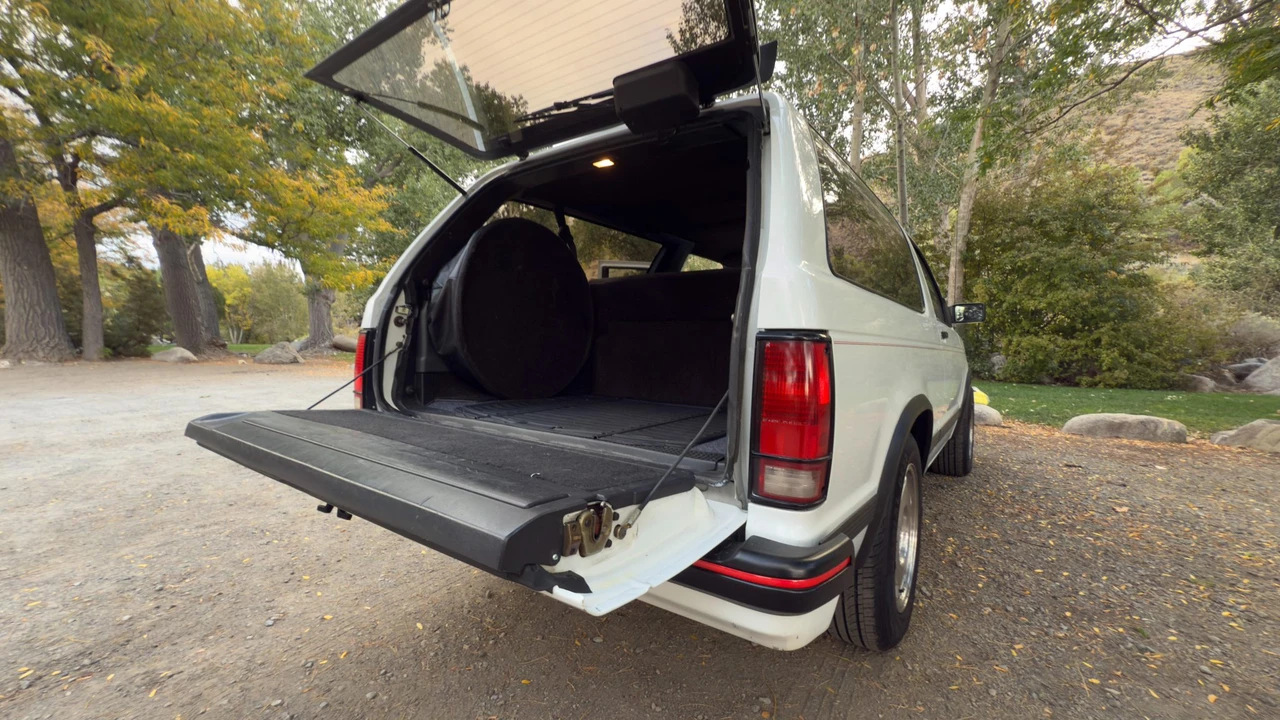 1993 GMC S-15 Jimmy 2nd Gen - Image 14 of 31