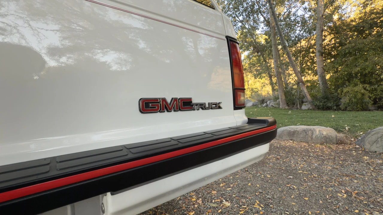 1993 GMC S-15 Jimmy 2nd Gen - Image 19 of 31