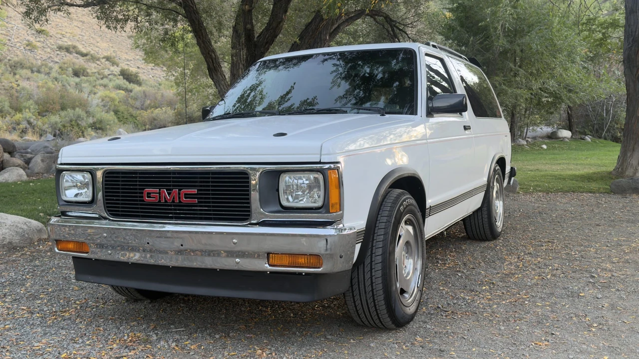 1993 GMC S-15 Jimmy 2nd Gen - Image 2 of 31
