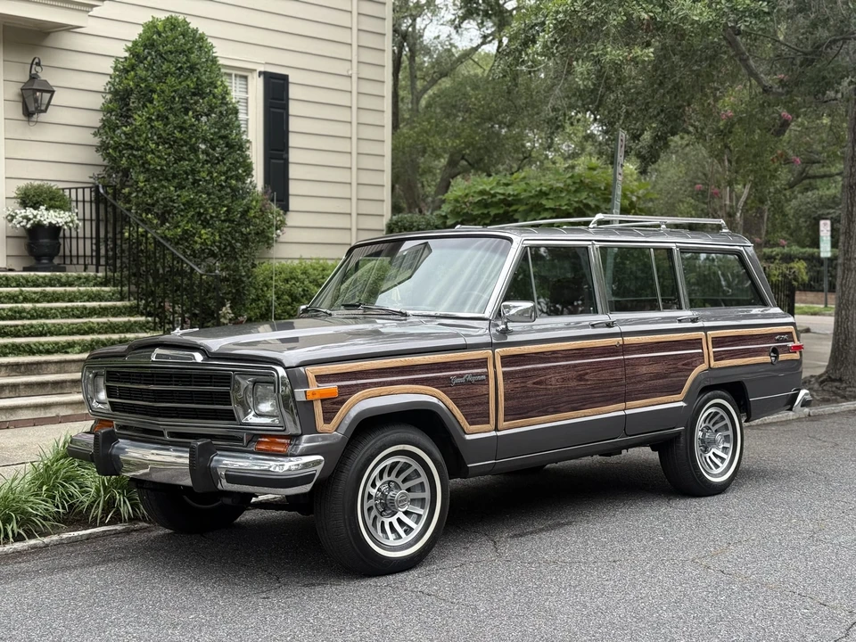1990 Jeep SJ Grand Wagoneer - Image 2 of 31