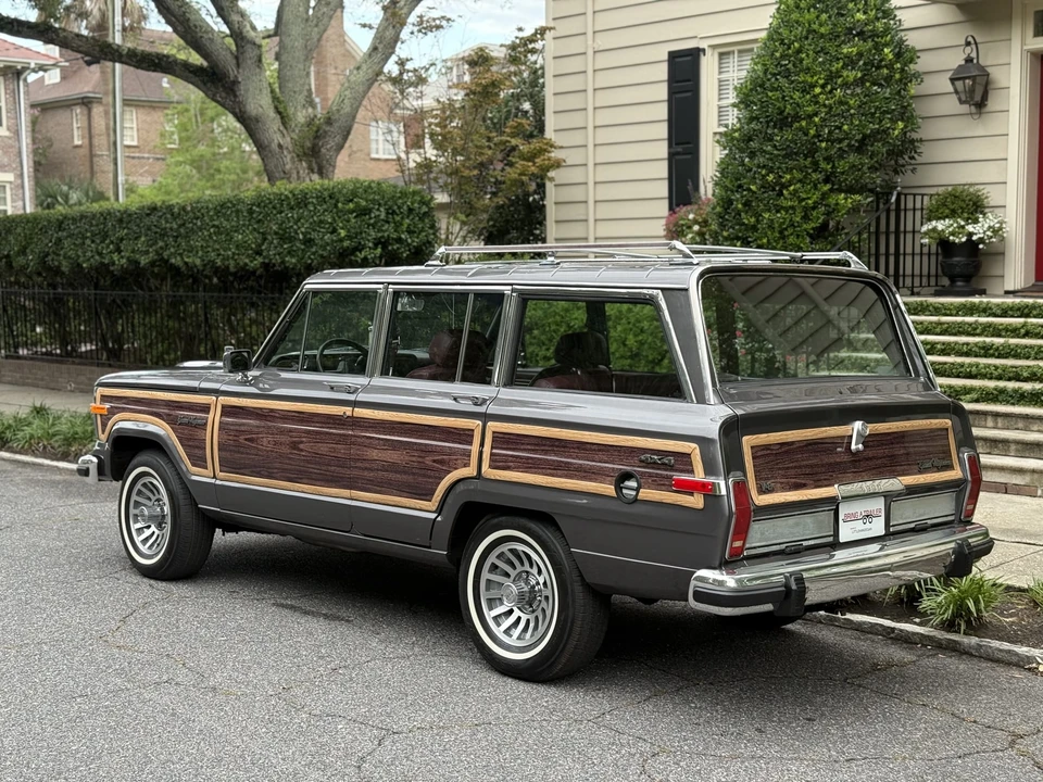 1990 Jeep SJ Grand Wagoneer - Image 16 of 31