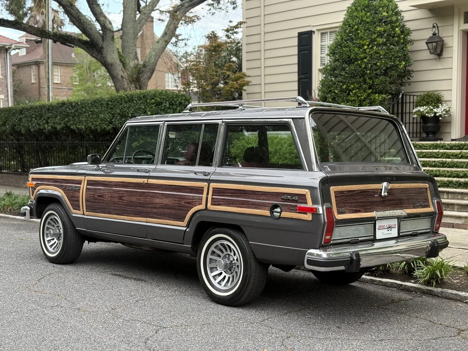 1990 Jeep SJ Grand Wagoneer - Image 15 of 31