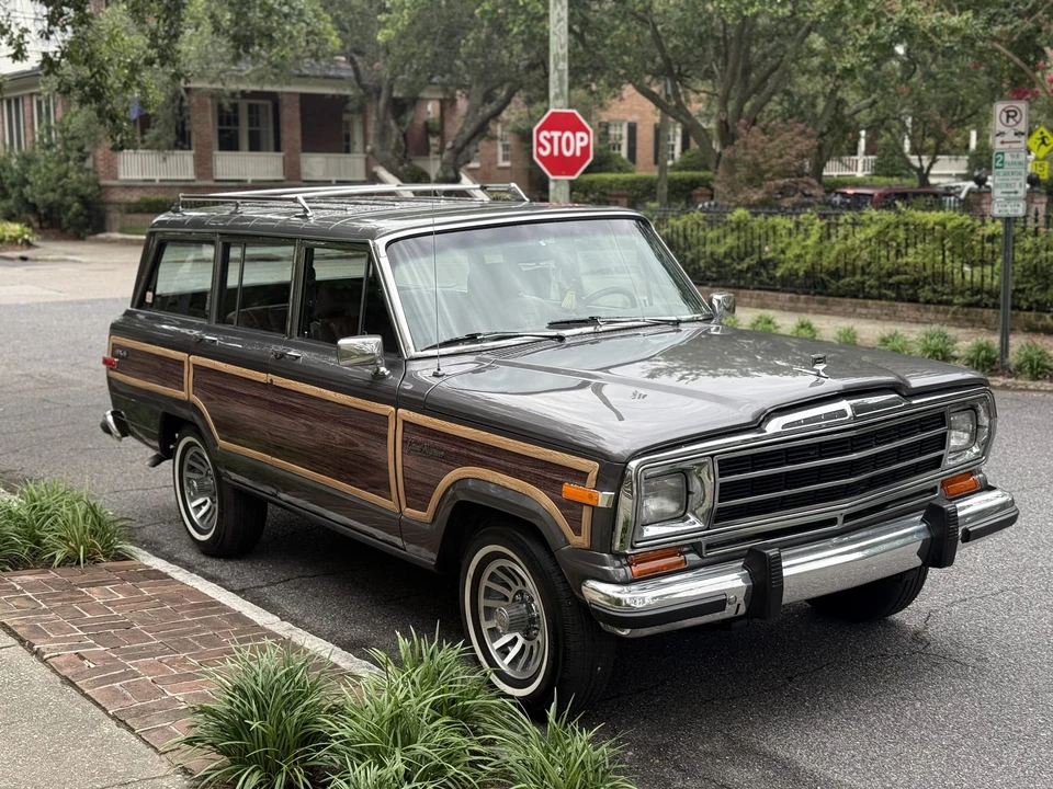 1990 Jeep SJ Grand Wagoneer - Image 9 of 31