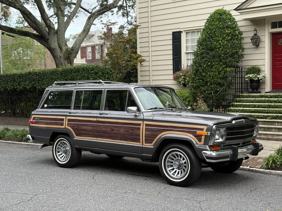1990 Jeep SJ Grand Wagoneer - Image 8 of 31