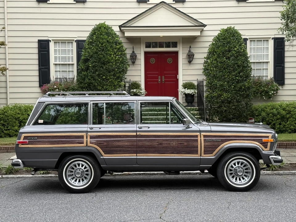 1990 Jeep SJ Grand Wagoneer - Image 11 of 31