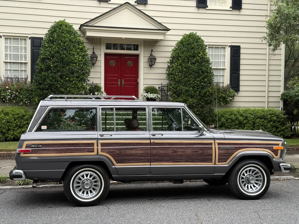 1990 Jeep SJ Grand Wagoneer - Image 12 of 31