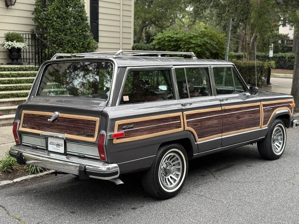 1990 Jeep SJ Grand Wagoneer - Image 14 of 31