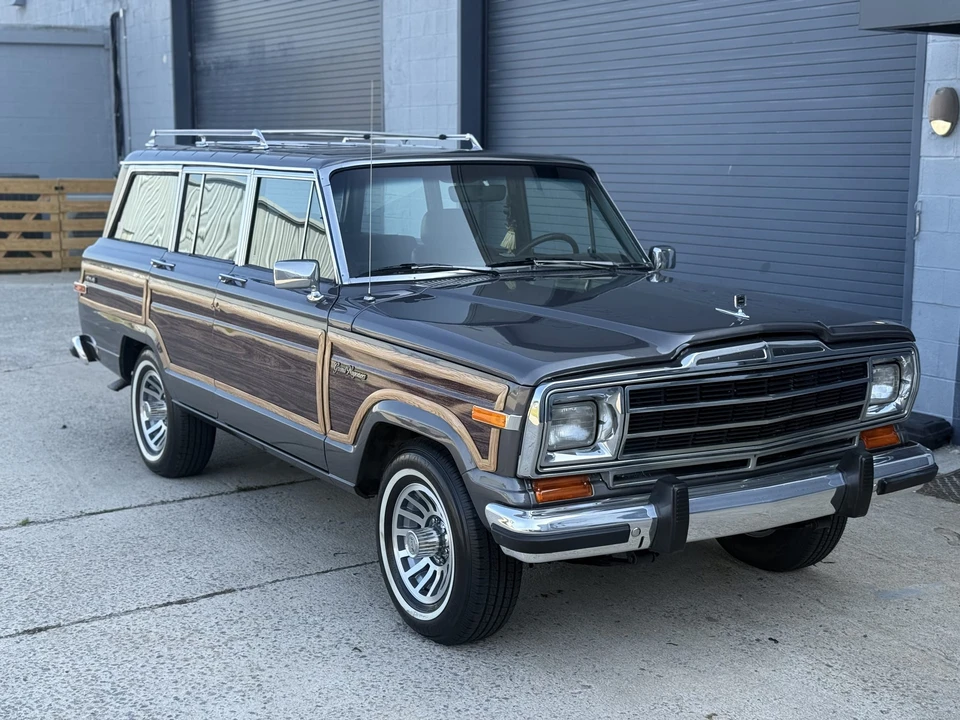 1990 Jeep SJ Grand Wagoneer - Image 22 of 31