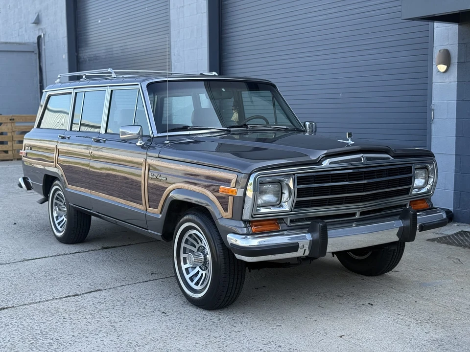 1990 Jeep SJ Grand Wagoneer - Image 24 of 31