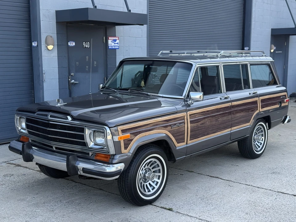 1990 Jeep SJ Grand Wagoneer - Image 19 of 31