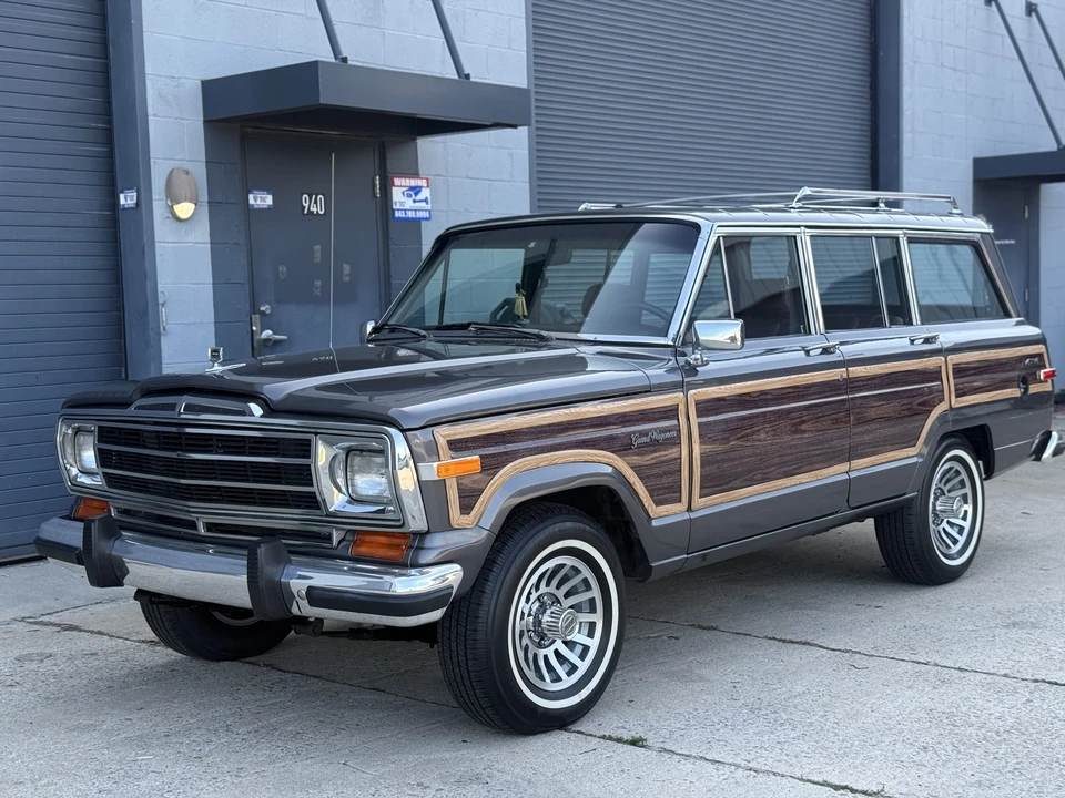 1990 Jeep SJ Grand Wagoneer - Image 20 of 31