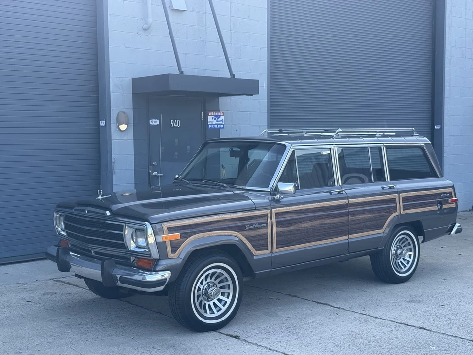1990 Jeep SJ Grand Wagoneer - Image 21 of 31
