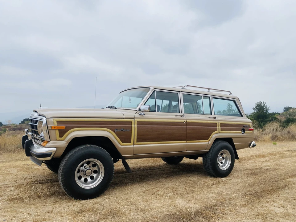 1990 Jeep SJ Grand Wagoneer - Image 3 of 31