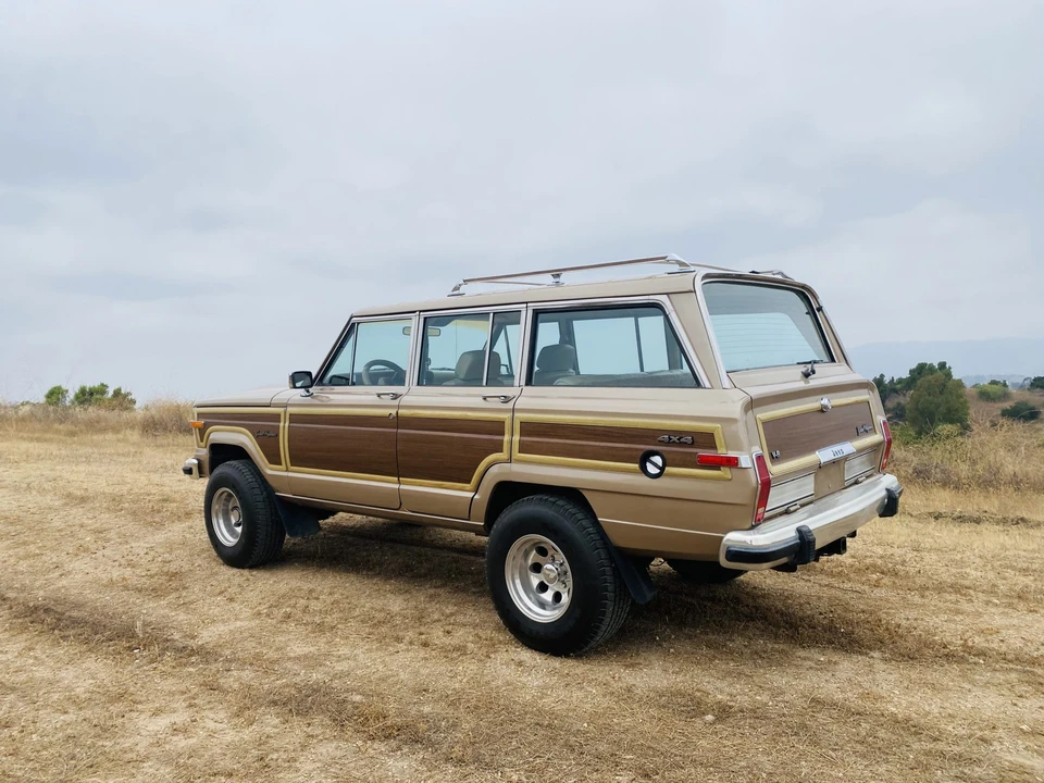 1990 Jeep SJ Grand Wagoneer - Image 5 of 31