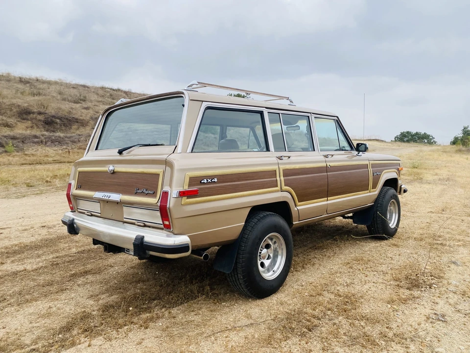 1990 Jeep SJ Grand Wagoneer - Image 8 of 31