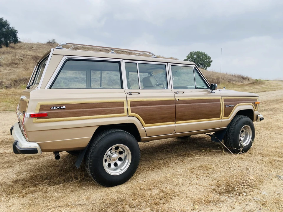 1990 Jeep SJ Grand Wagoneer - Image 9 of 31