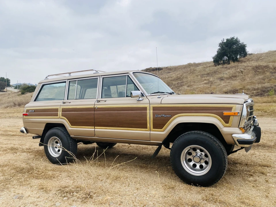 1990 Jeep SJ Grand Wagoneer - Image 12 of 31