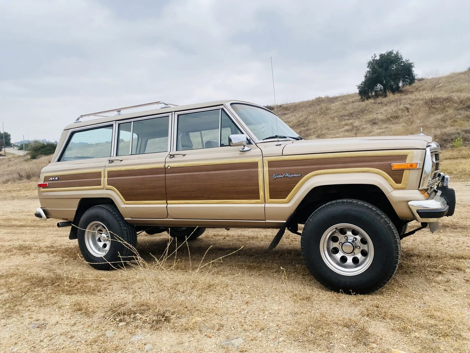 1990 Jeep SJ Grand Wagoneer - Image 13 of 31
