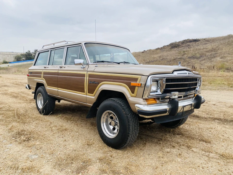 1990 Jeep SJ Grand Wagoneer - Image 14 of 31