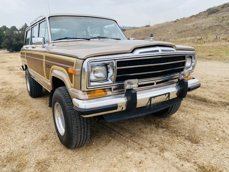 1990 Jeep SJ Grand Wagoneer - Image 15 of 31