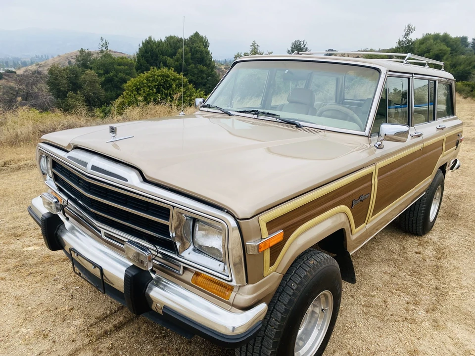 1990 Jeep SJ Grand Wagoneer - Image 2 of 31