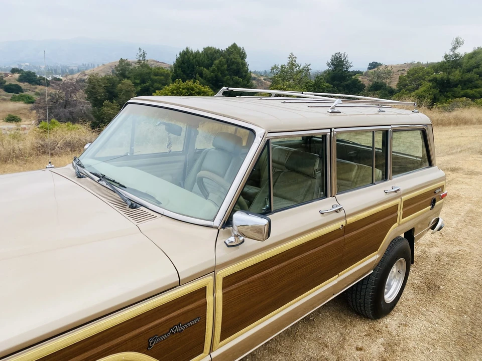 1990 Jeep SJ Grand Wagoneer - Image 18 of 31