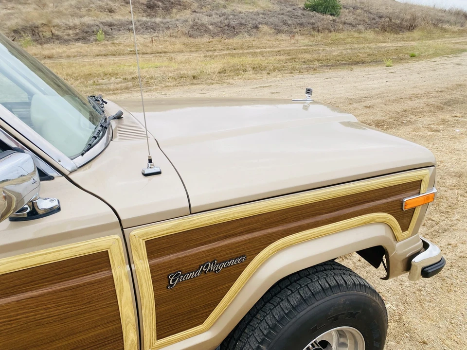1990 Jeep SJ Grand Wagoneer - Image 23 of 31