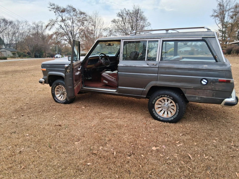 1987 Jeep SJ Grand Wagoneer - Image 13 of 31