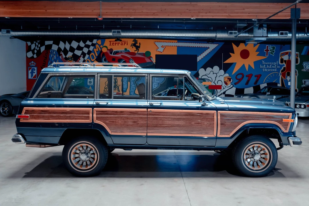 1990 Jeep SJ Grand Wagoneer - Image 8 of 31