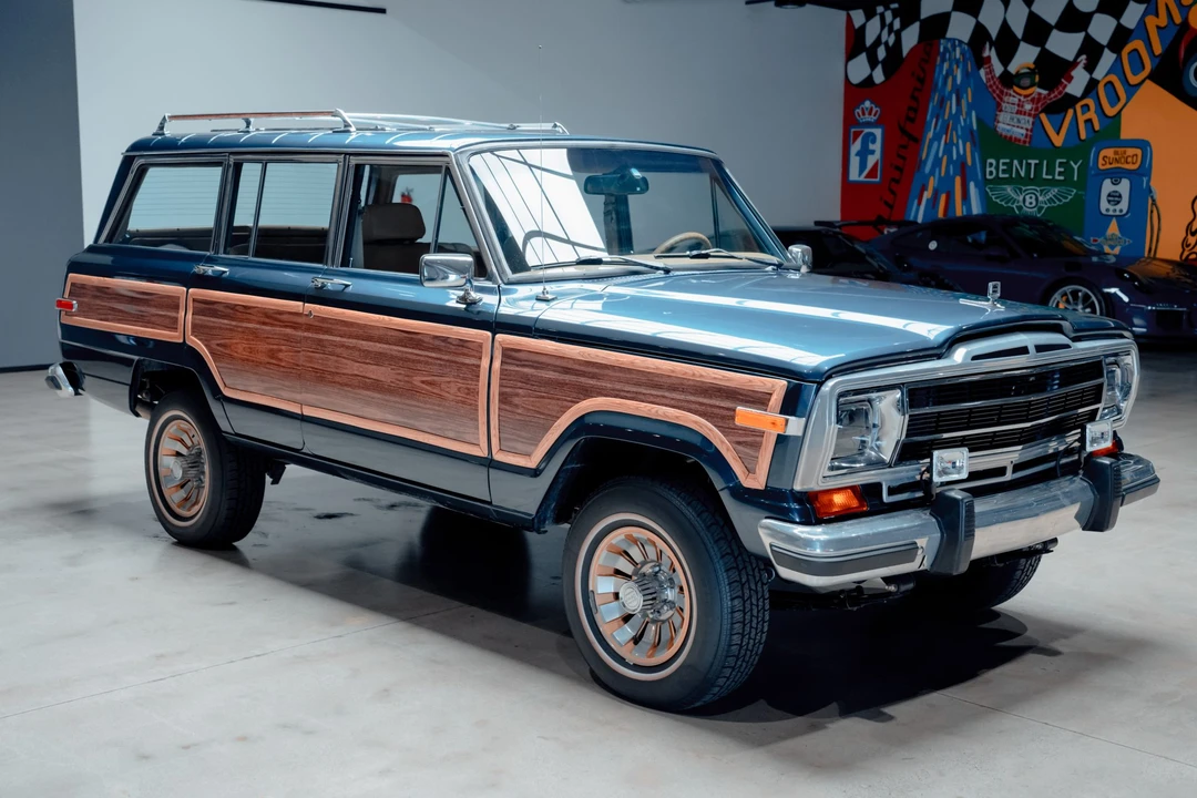 1990 Jeep SJ Grand Wagoneer - Image 9 of 31