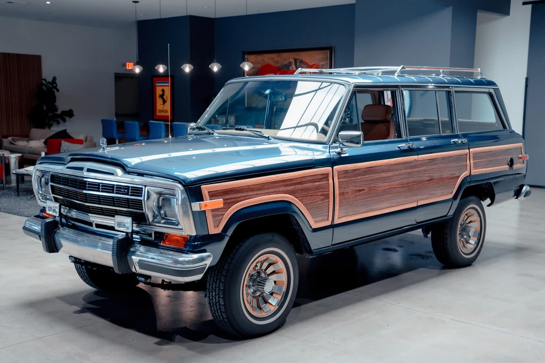 1990 Jeep SJ Grand Wagoneer - Image 2 of 31