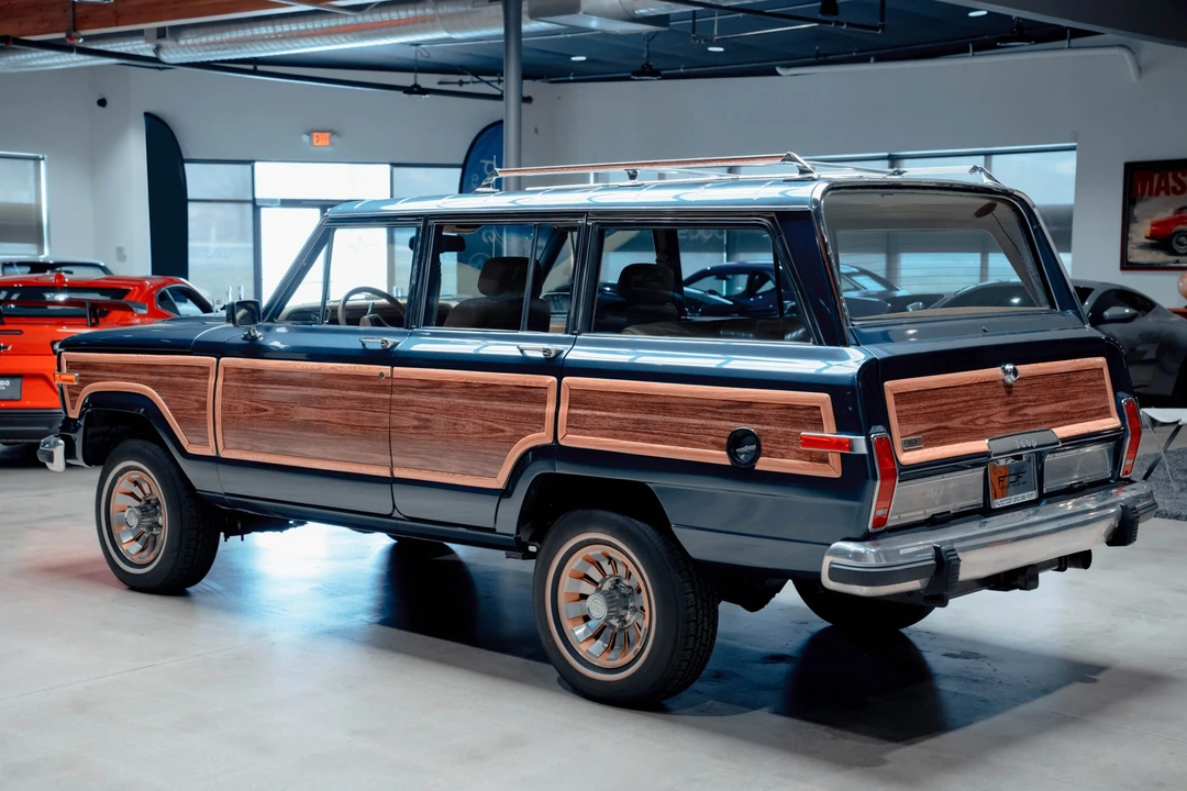 1990 Jeep SJ Grand Wagoneer - Image 4 of 31