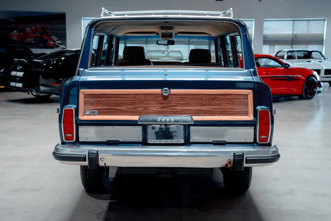 1990 Jeep SJ Grand Wagoneer - Image 5 of 31