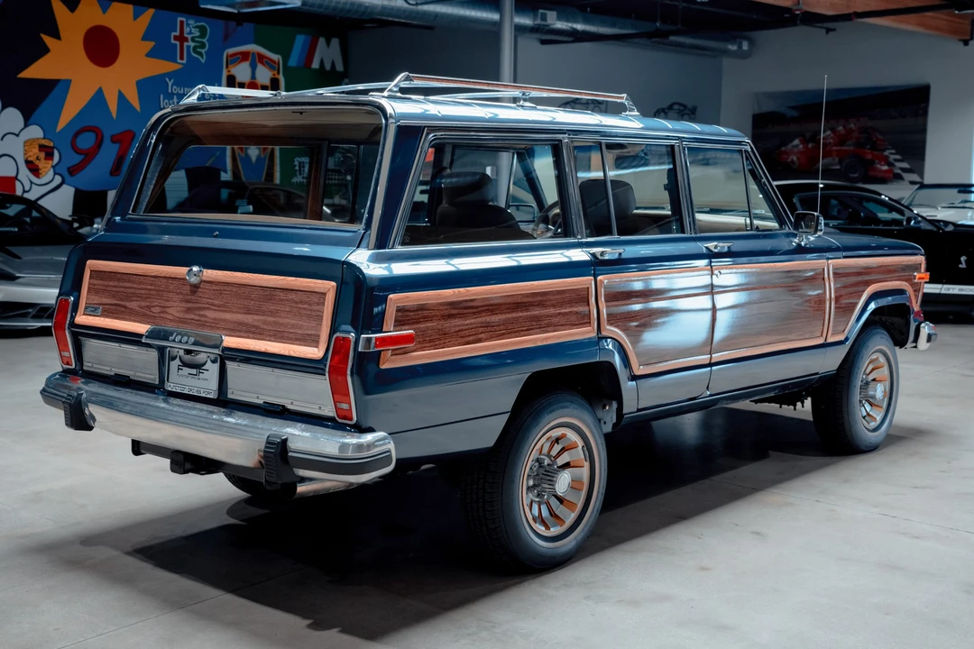 1990 Jeep SJ Grand Wagoneer - Image 7 of 31