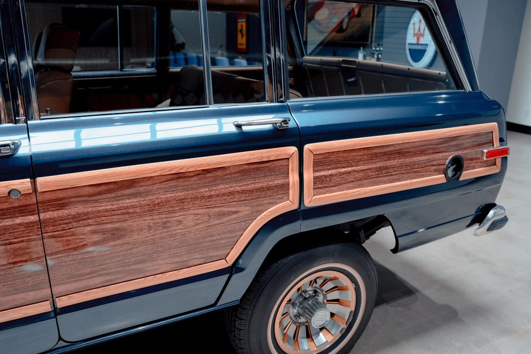 1990 Jeep SJ Grand Wagoneer - Image 19 of 31