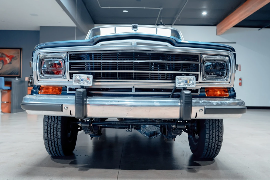 1990 Jeep SJ Grand Wagoneer - Image 11 of 31