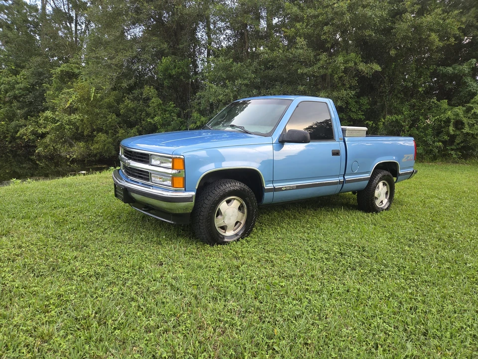 1997 Chevrolet Silverado - Image 6 of 31