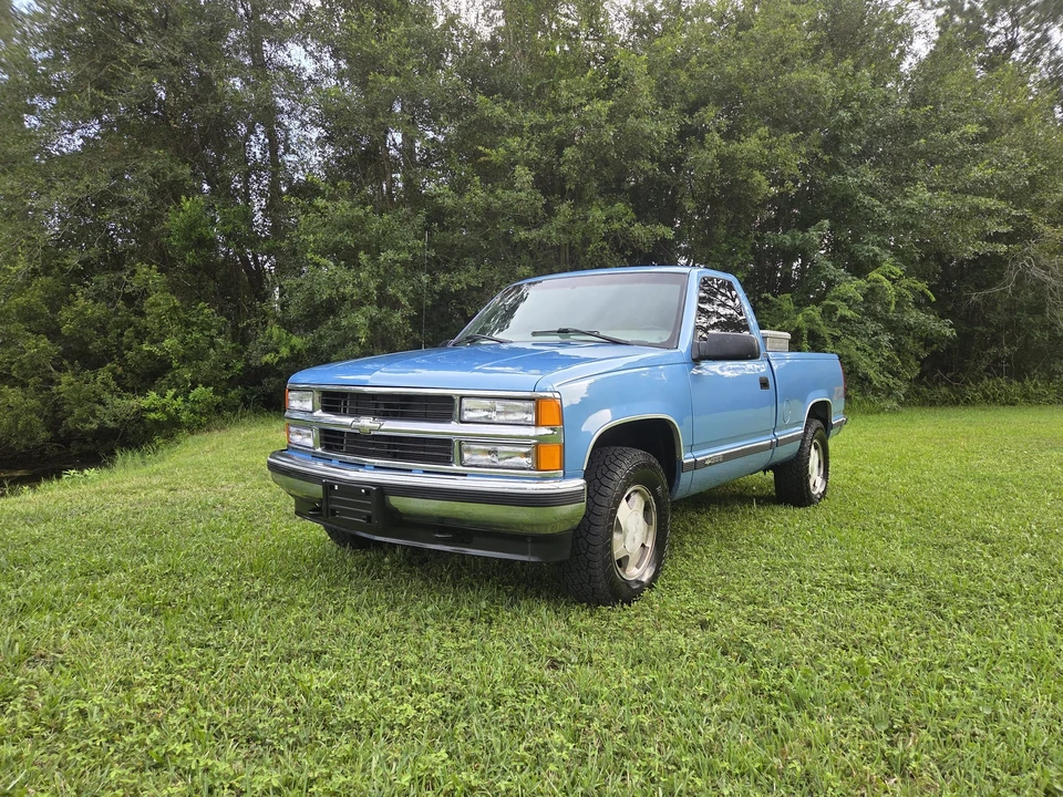 1997 Chevrolet Silverado - Image 4 of 31